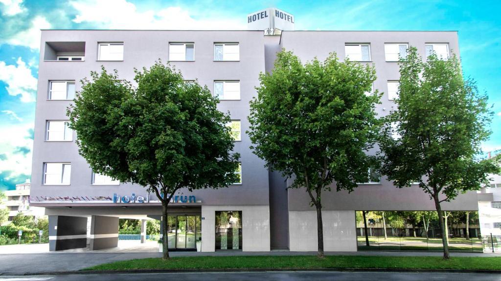 Hotel Jarun Zagreb Exterior photo